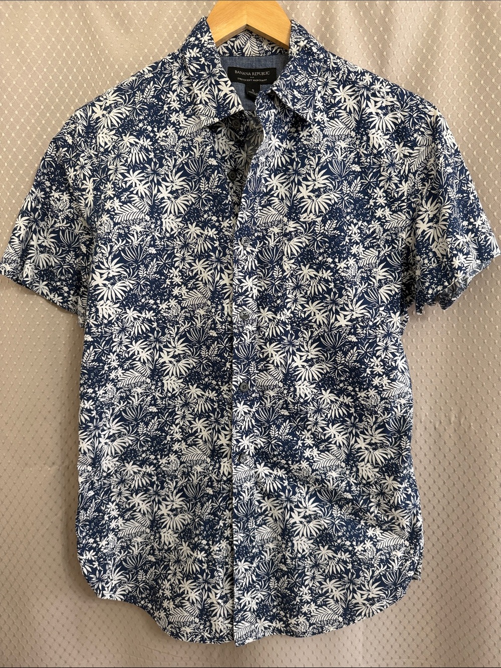 Banana Republic Navy & White Tropical Print Short Sleeve Button-Down